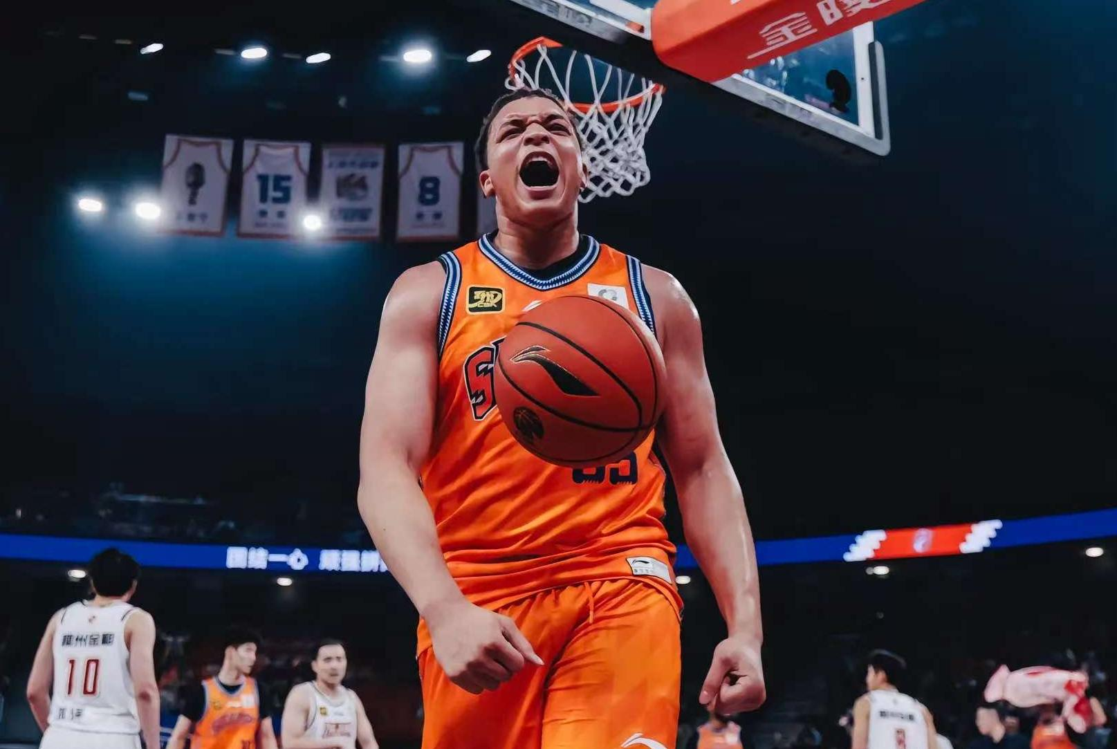 关于赛地聚焦：CBA常规赛赛后热度飙升；门兴格拉德巴赫战术微调；气氛紧张；临场指挥获称赞的信息